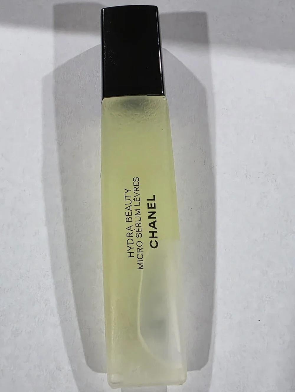 CHANEL HYDRA BEAUTY MICRO SÉRUM LÈVRES Intense Replenishing Hydration.